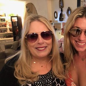 Meet your Posher, Elaine